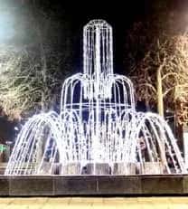 Merkez Sütunlu Fıskiye, 500 x 500 x 500 cm, sıcak beyaz led, dev meydan ışık heykelleri ürün fotoğrafı