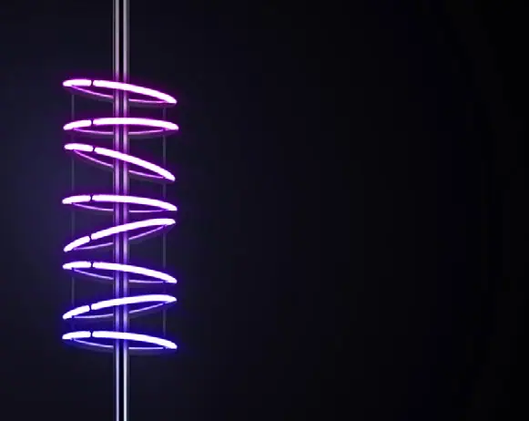 Koyu fonda ince direğe sarılı, mor ve mavi neon halkalı sarmal motif