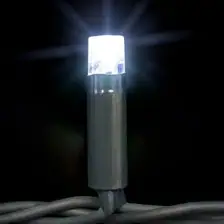 Siyah fonda gri gövdeli, gri kablolu soğuk beyaz LED lamba, başka açı