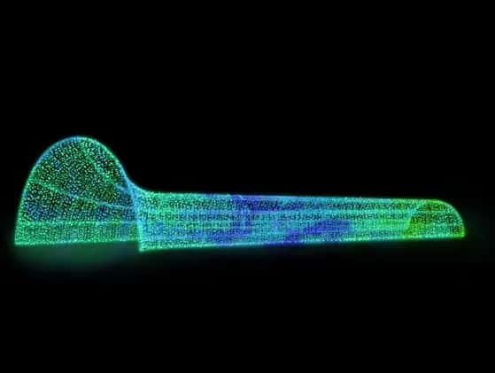 Siyah fonda yeşil ışıklı, bir ucu yükselen girişli tünel modeli