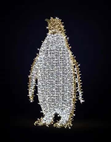 Siyah fonda altın kenarlı, soğuk beyaz LED dolgulu büyük penguen figürü