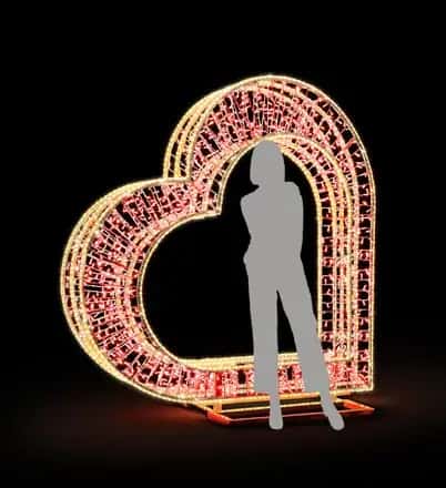 Siyah fonda pembe ve kırmızı tonlu LED kalp kemer, ayakta insan siluetiyle