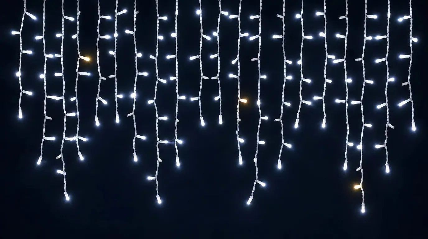 Beyaz kablolu saçak LED, farklı boylarda sarkan soğuk beyaz LED dizileri, gece